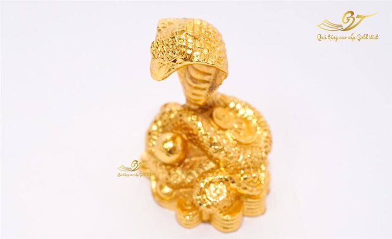 tượng rắn mạ vàng 2