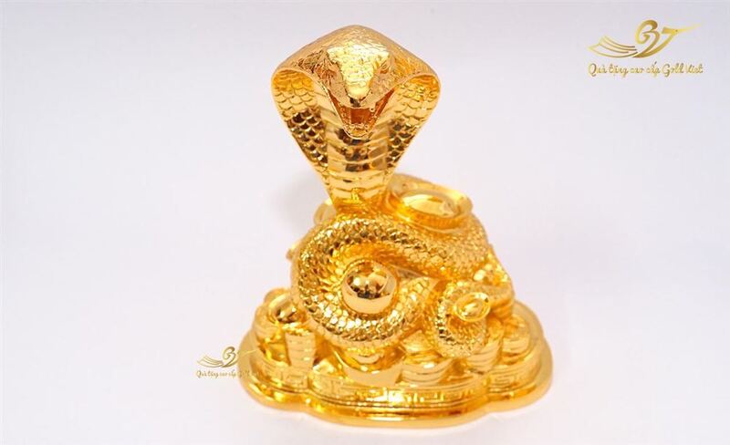 tượng rắn mạ vàng 4