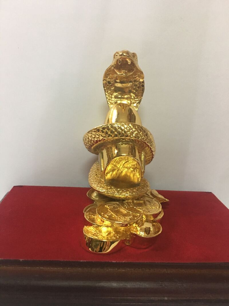 tượng rắn mạ vàng 5