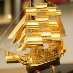 Mô hình Thuyền buồm mạ vàng 2