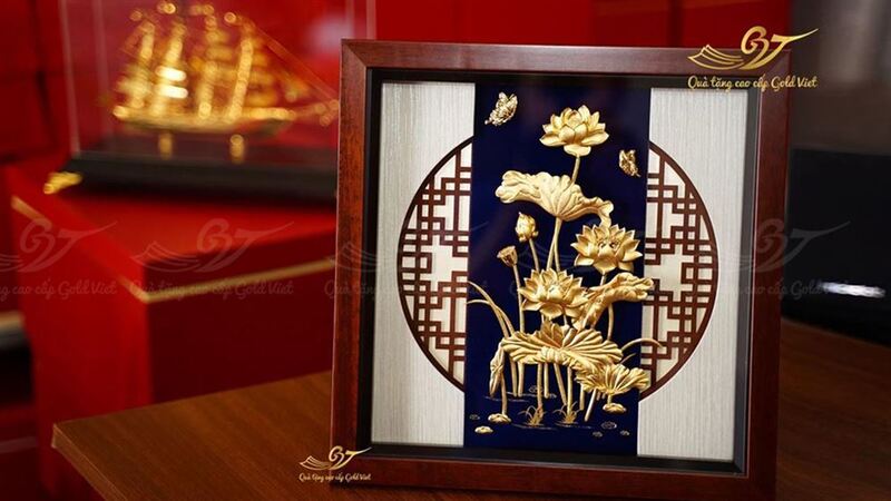 Tranh hoa sen mạ vàng 1